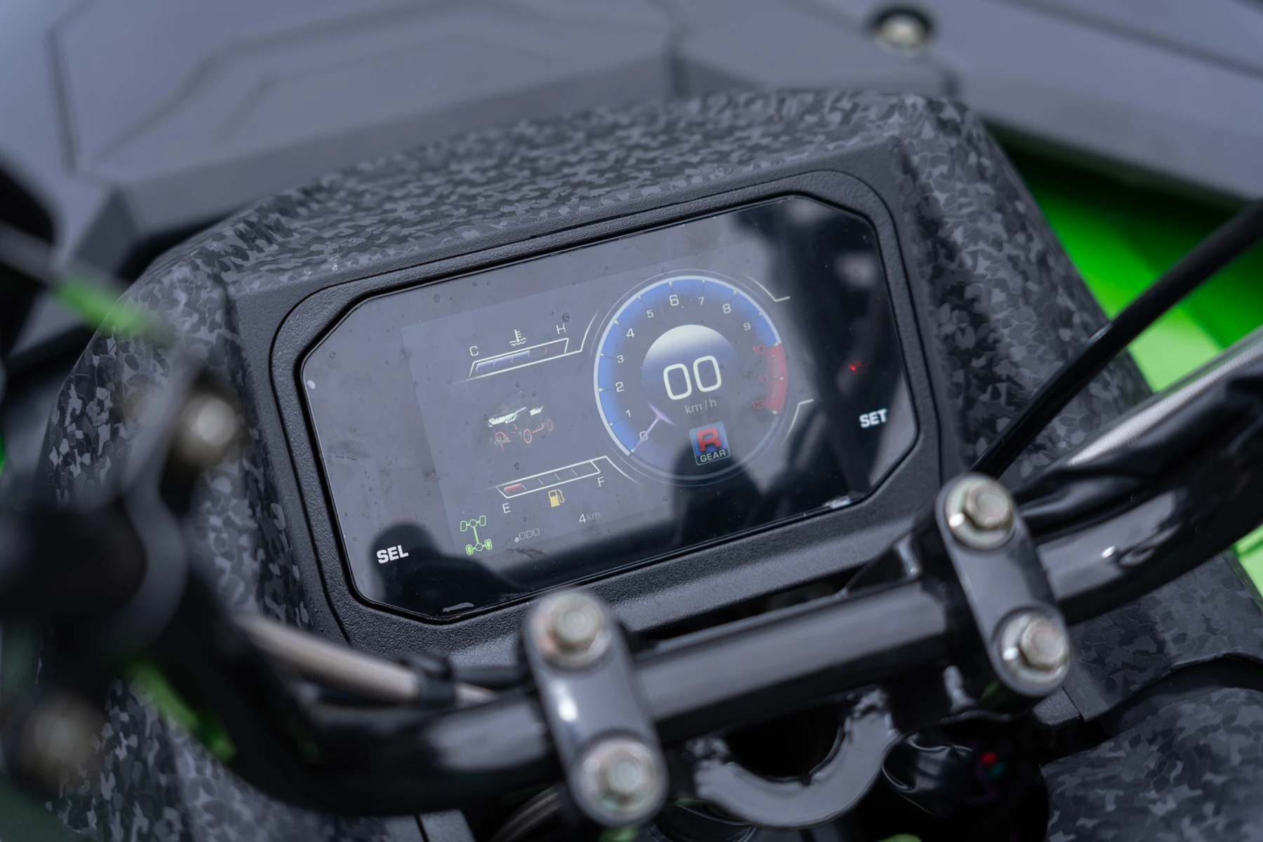 S400 — A clear place for the essentials.